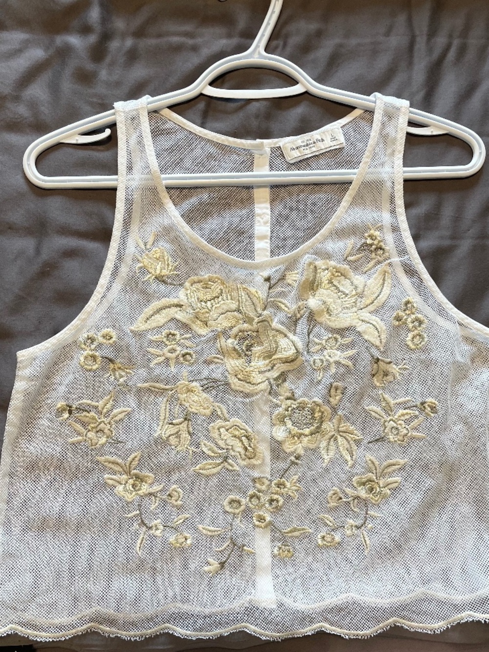 EUC Abercrombie & Fitch Embroidered Mesh Button Down Tank White & Gold Large